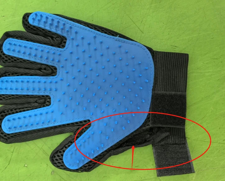 Pet Grooming Glove – Deshedding & Massage Brush for Cats and Dogs